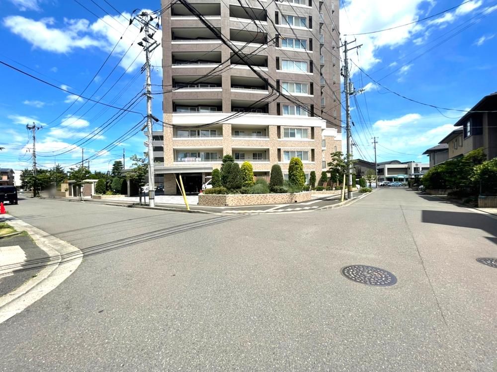 Renovated 4LDK Apartment in Sendai's Nagamachi Area - Thumbnail 2