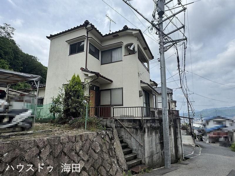 4DK House for Sale in Hiroshima's Aki Ward with 2-Car Garage - Thumbnail 2