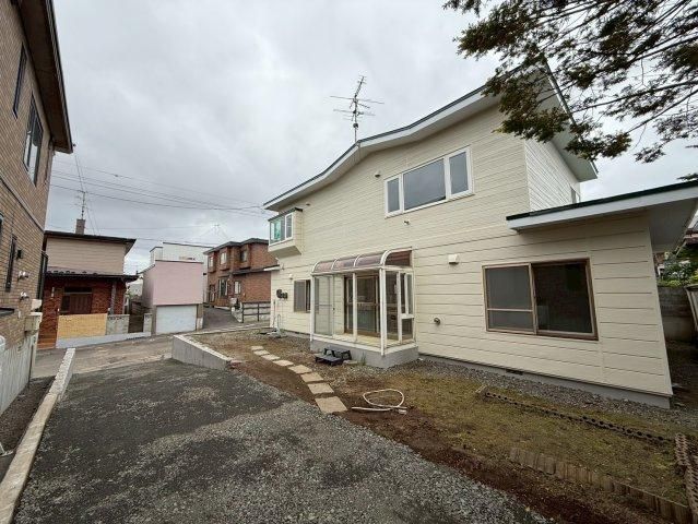 Renovated 6LDK House on Elevated Land in Kushiro, Hokkaido - Thumbnail 3