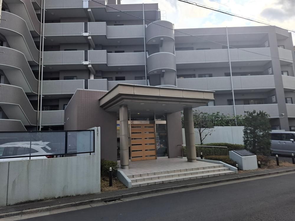 3LDK Renovated Apartment Near Yamato Station in Kanagawa - Thumbnail 3