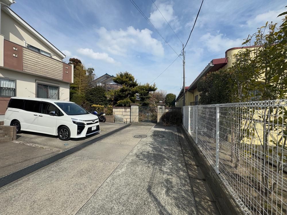 608m2 Land for Sale in Sakae Ward, Yokohama - Thumbnail 3