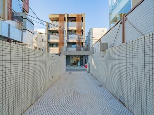 7LDK RC House for Sale in Jingumae, Shibuya, Tokyo - Thumbnail 3