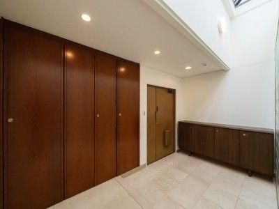 4LDK Apartment for Sale in Minato, Tokyo - 133m2 - Thumbnail 3