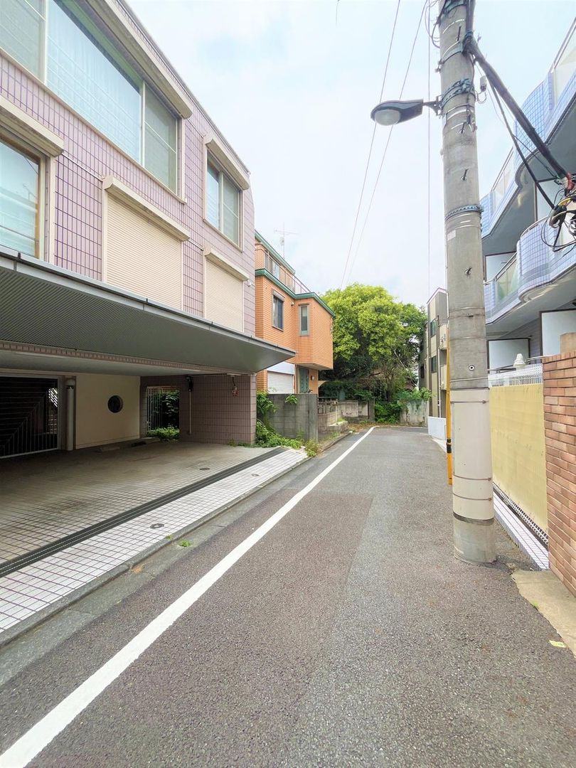 8LDK House for Sale in Yaraicho, Shinjuku, Tokyo - Thumbnail 2