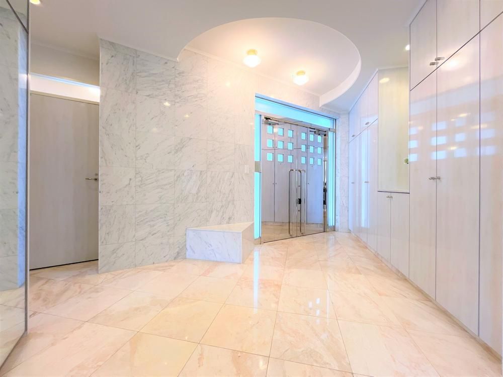 8LDK House for Sale in Yaraicho, Shinjuku, Tokyo - Thumbnail 3