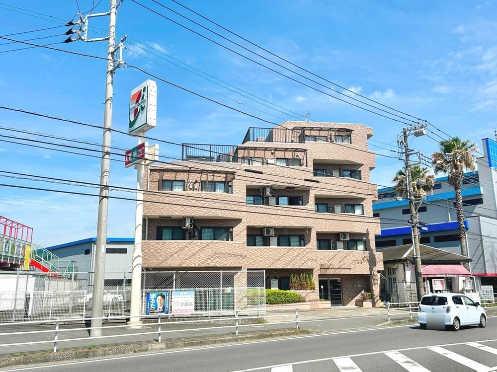 3LDK Top Floor Apartment in Yamato, Kanagawa - Thumbnail 2