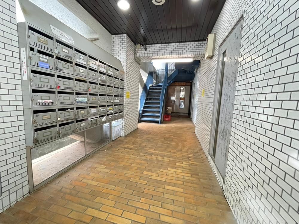Yokohama Uniheim 1R Apartment for Sale in Nishi Ward - Thumbnail 3