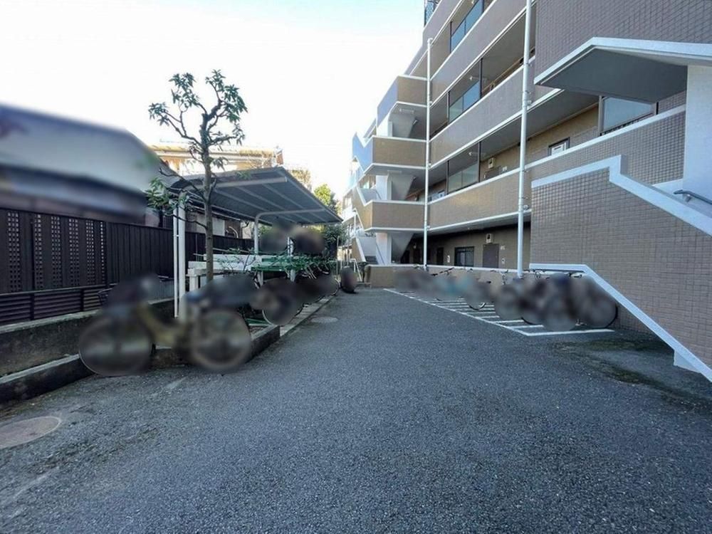 2LDK Renovated Apartment for Sale in Ebina, Kanagawa - Thumbnail 2