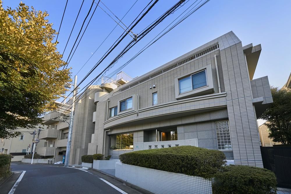 Renovated 2LDK Apartment in Zoshigaya, Toshima, Tokyo - Thumbnail 2