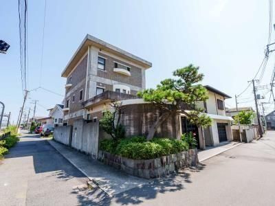 Spacious 6LDK House with Rooftop Views in Kugenuma Kaigan, Fujisawa - Thumbnail 2