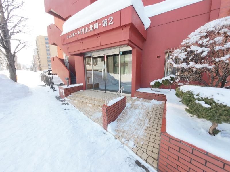 Renovated 3LDK+S Apartment Near Nishi 28-chome Station, Sapporo - Thumbnail 2