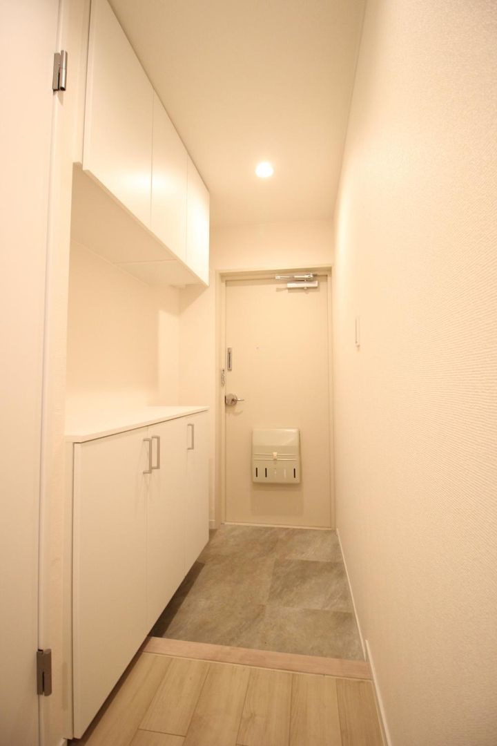 Renovated 2LDK Apartment in Minami-Ota, Yokohama - Thumbnail 2