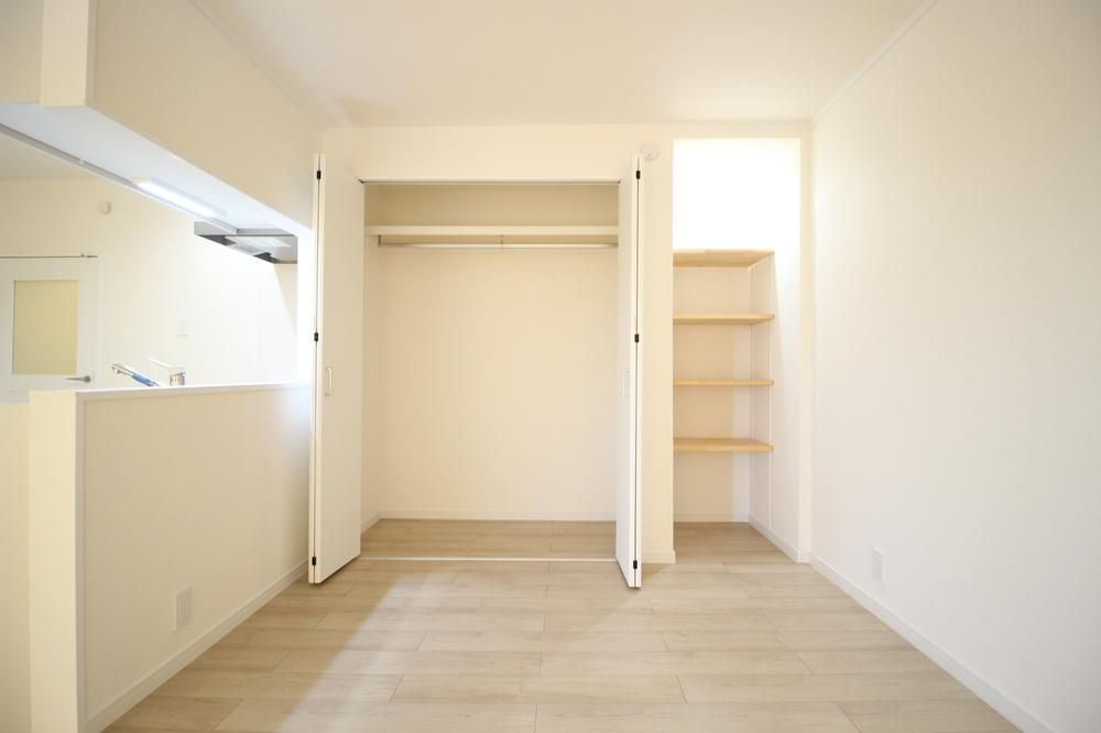 Renovated 2LDK Apartment in Minami-Ota, Yokohama - Thumbnail 3