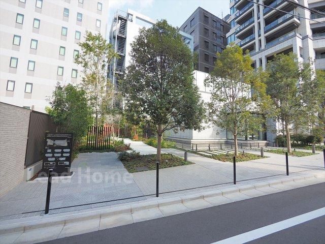 2LDK Apartment for Sale in Shibuya, Tokyo - 70.39m2 - Thumbnail 2