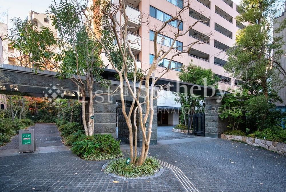 3LDK Apartment in Ebisu, Shibuya, Tokyo - 96.96 sqm - Thumbnail 2