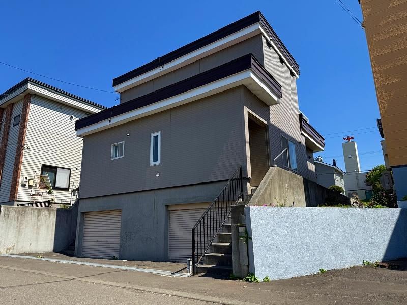 Renovated 5LDK House in Ebetsu, Hokkaido with Garden and Garage - Thumbnail 2
