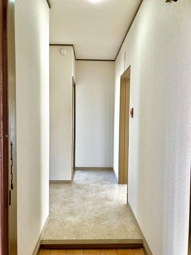 Renovated 2LDK Apartment in Funabashi, Chiba - 49.57m² - Thumbnail 2