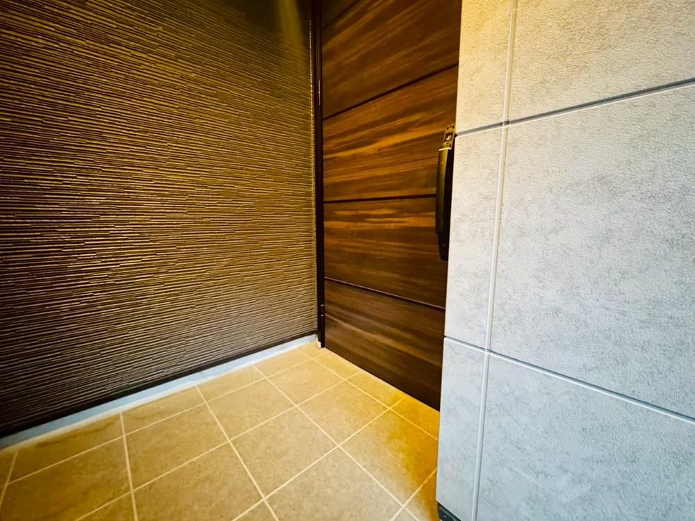 3LDK Custom-Built House for Sale in Shinjuku, Tokyo - Image 1