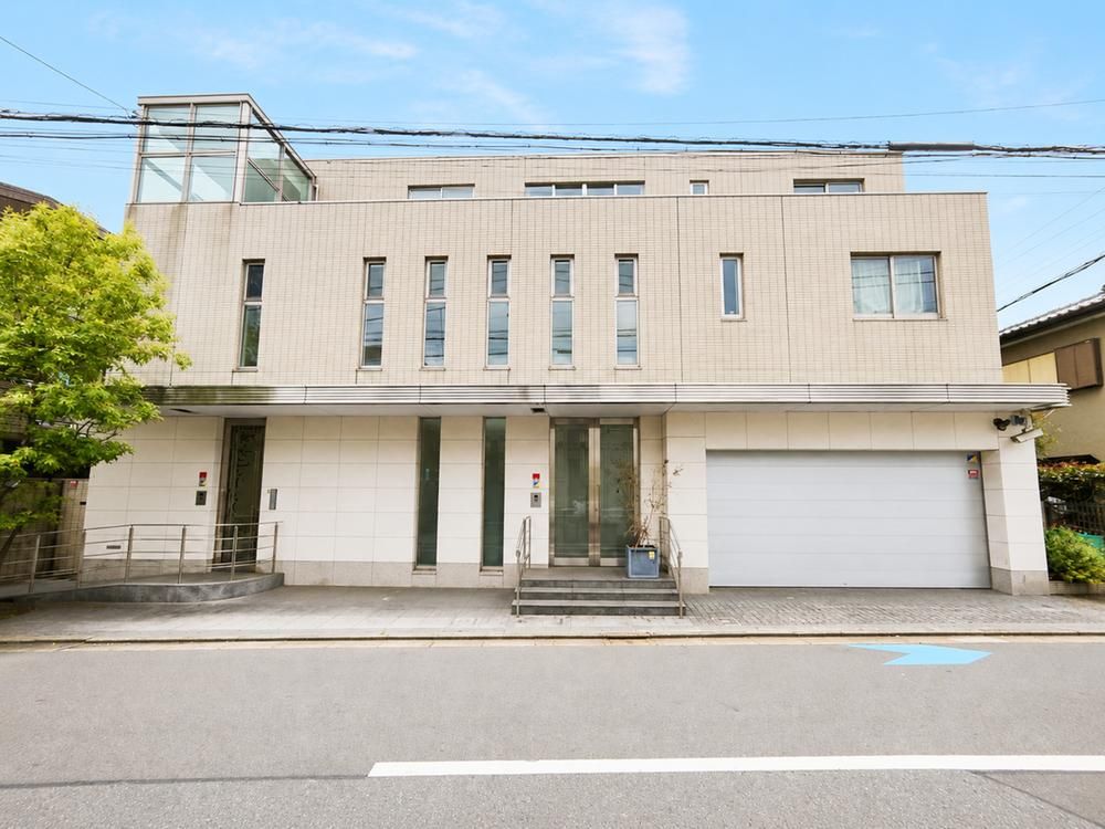 Spacious 6LDK RC House for Sale in Minami-Ogikubo, Suginami - Thumbnail 2