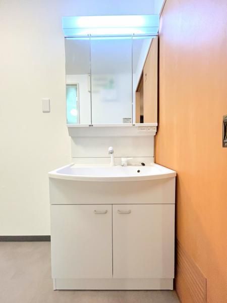 Renovated 3LDK+S Apartment in Matsuyama, Ehime - 87m² - Thumbnail 4