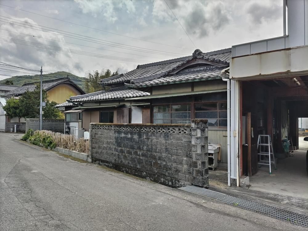 6DK House on 714sqm Corner Lot in Yoshinogawa, Tokushima - Thumbnail 2
