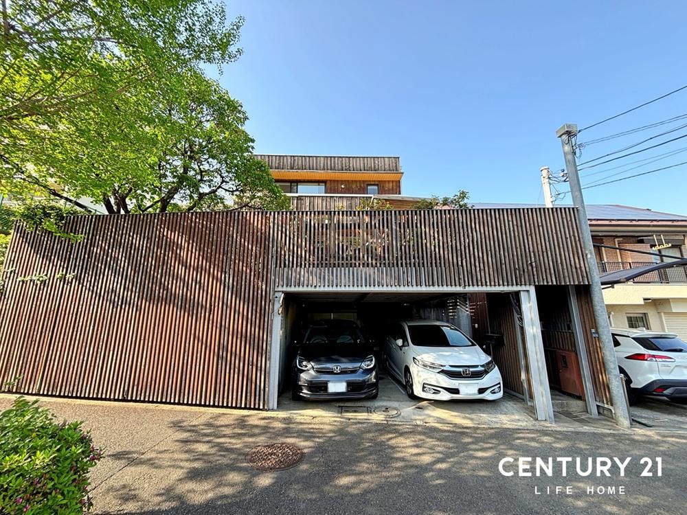 Spacious 3LDK House with Atrium and Courtyard in Yokohama's Tsuzuki Ward - Thumbnail 3
