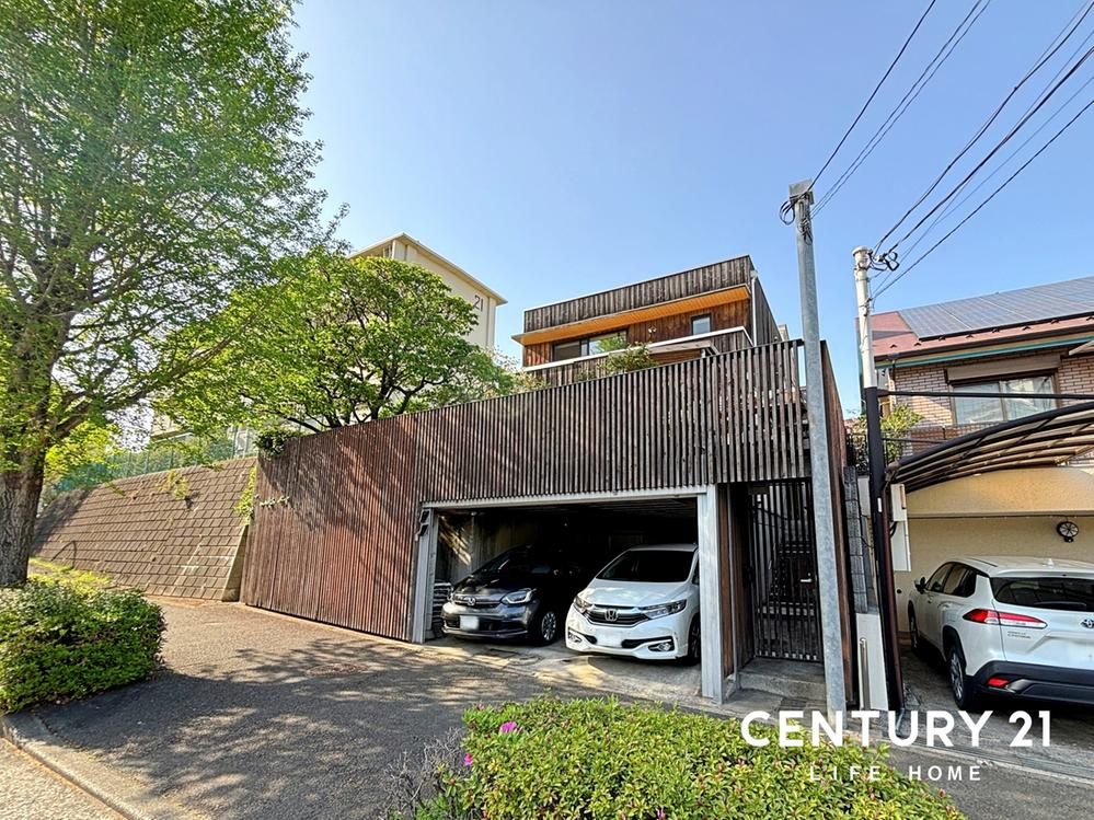 Spacious 3LDK House with Atrium and Courtyard in Yokohama's Tsuzuki Ward - Thumbnail 2