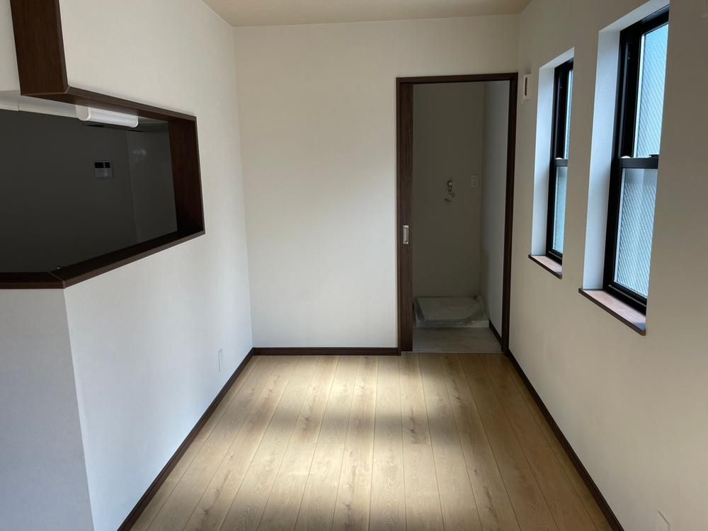 Renovated 2LDK House in Machida, Tokyo – 51.83m² - Thumbnail 3