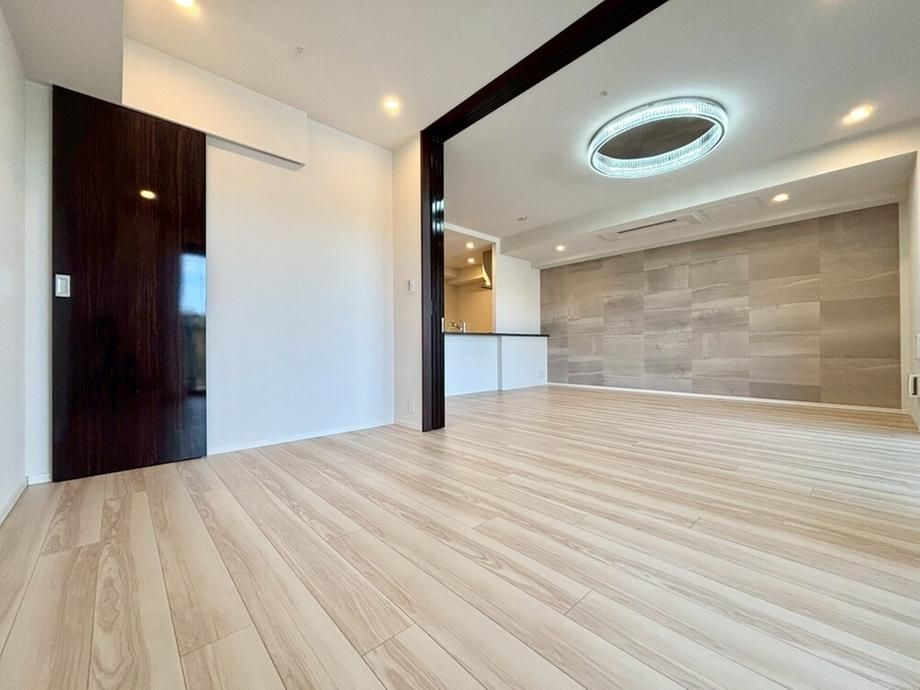2LDK Apartment for Sale in Shinjuku, Tokyo - 78.1m2 - Thumbnail 3