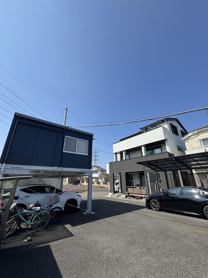 Large Two-Family House with Office & Warehouse in Ome, Tokyo - Thumbnail 2