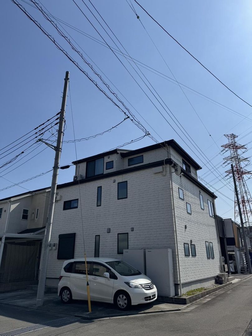 Large Two-Family House with Office & Warehouse in Ome, Tokyo - Thumbnail 3