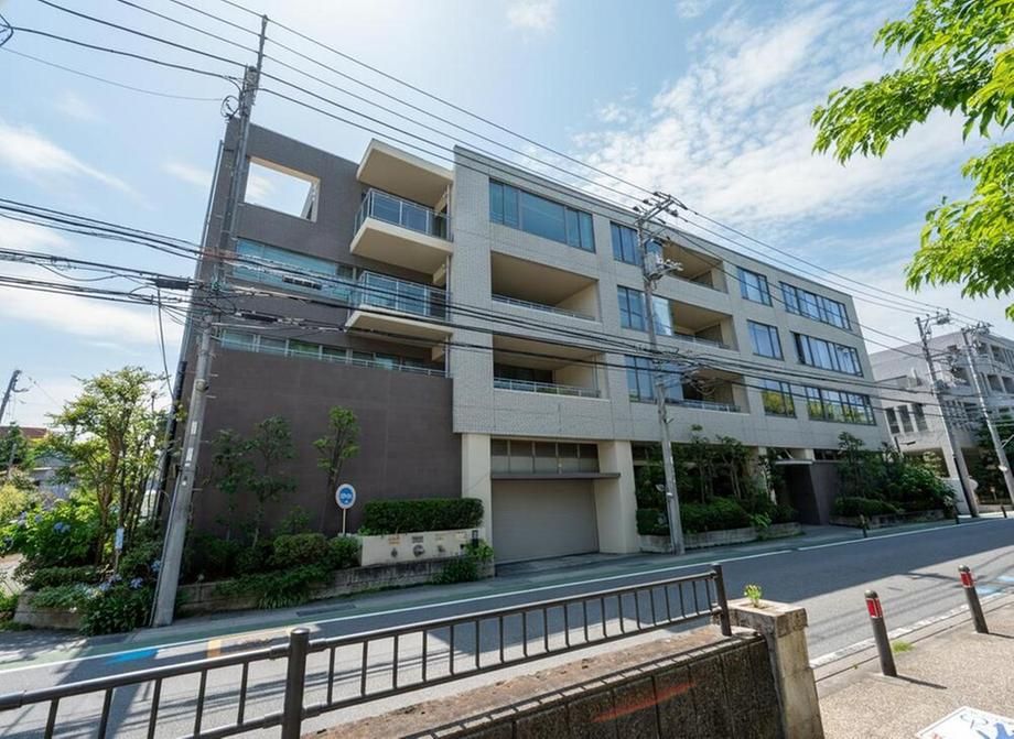 2LDK Apartment for Sale in Kamakura, Kanagawa - 88.93m² - Thumbnail 3