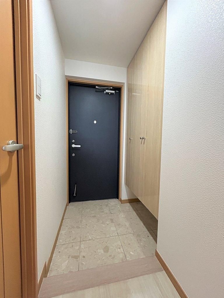 4LDK Top-Floor Apartment in Kawasaki, Kanagawa - Thumbnail 2