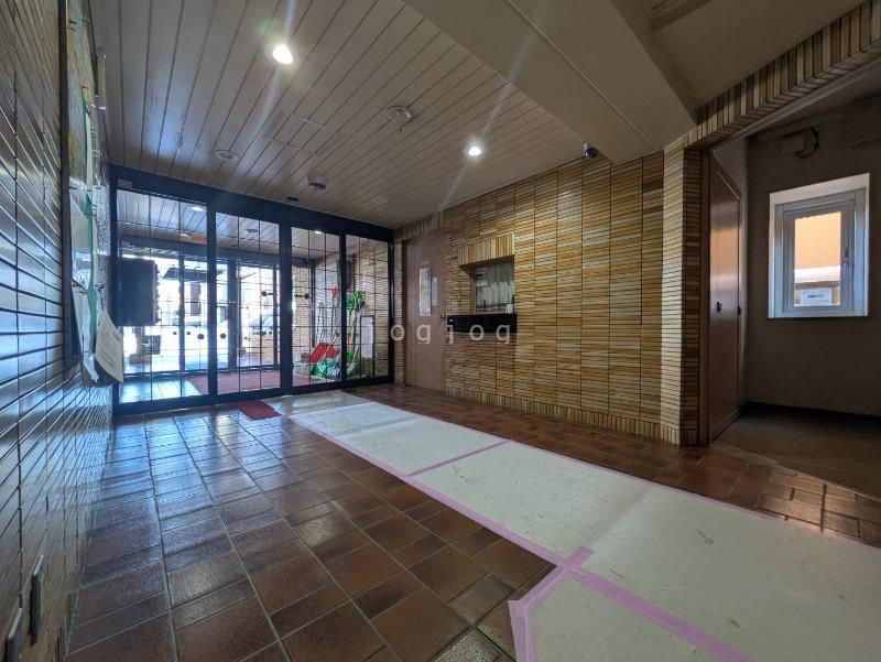 Renovated 2LDK Apartment for Sale in Sapporo Chuo-ku - Thumbnail 3