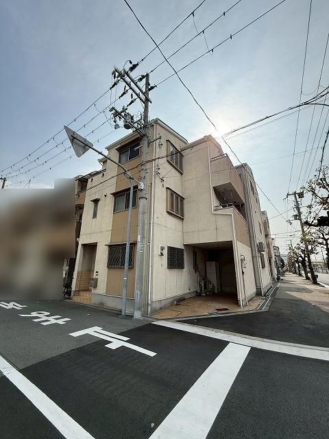 4LDK Detached House with Inner Garage in Osaka Taisho Ward - Thumbnail 3