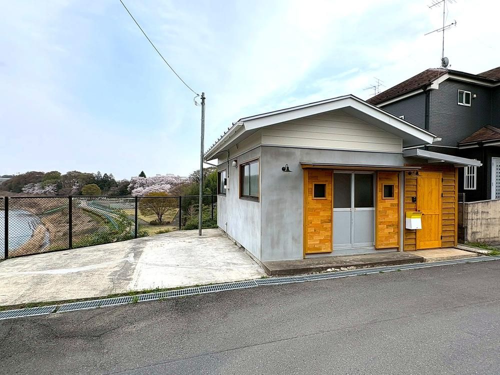 Tiny House with Mountain Views & Renovation in Ome, Tokyo - Thumbnail 2