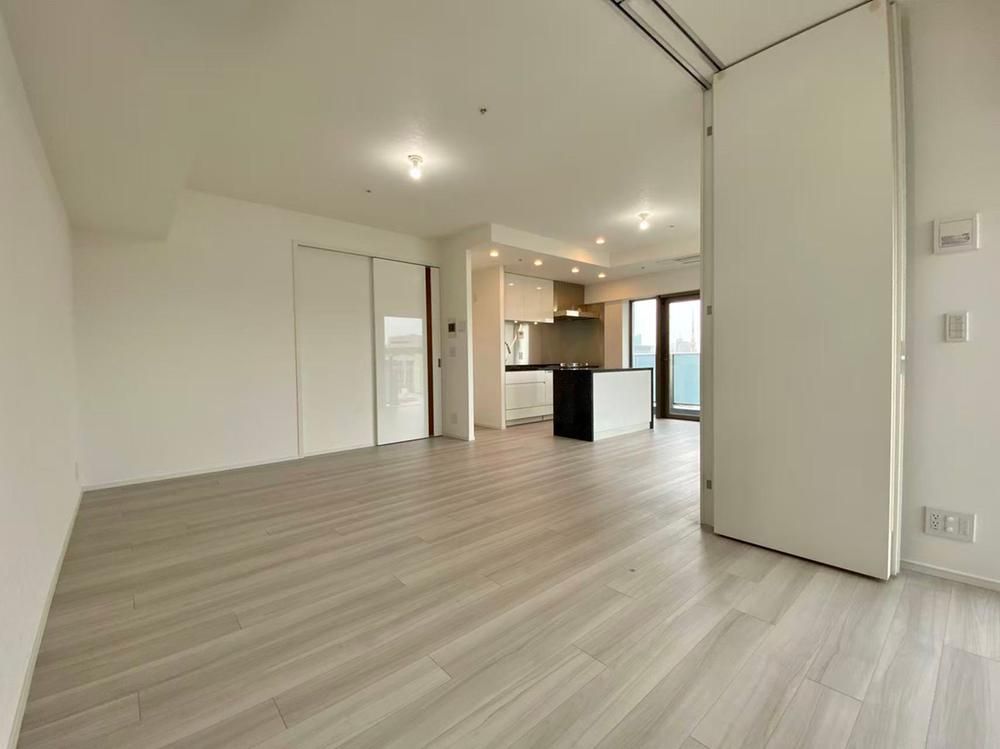 2LDK Apartment for Sale in Shirokane, Minato-ku, Tokyo - Thumbnail 4