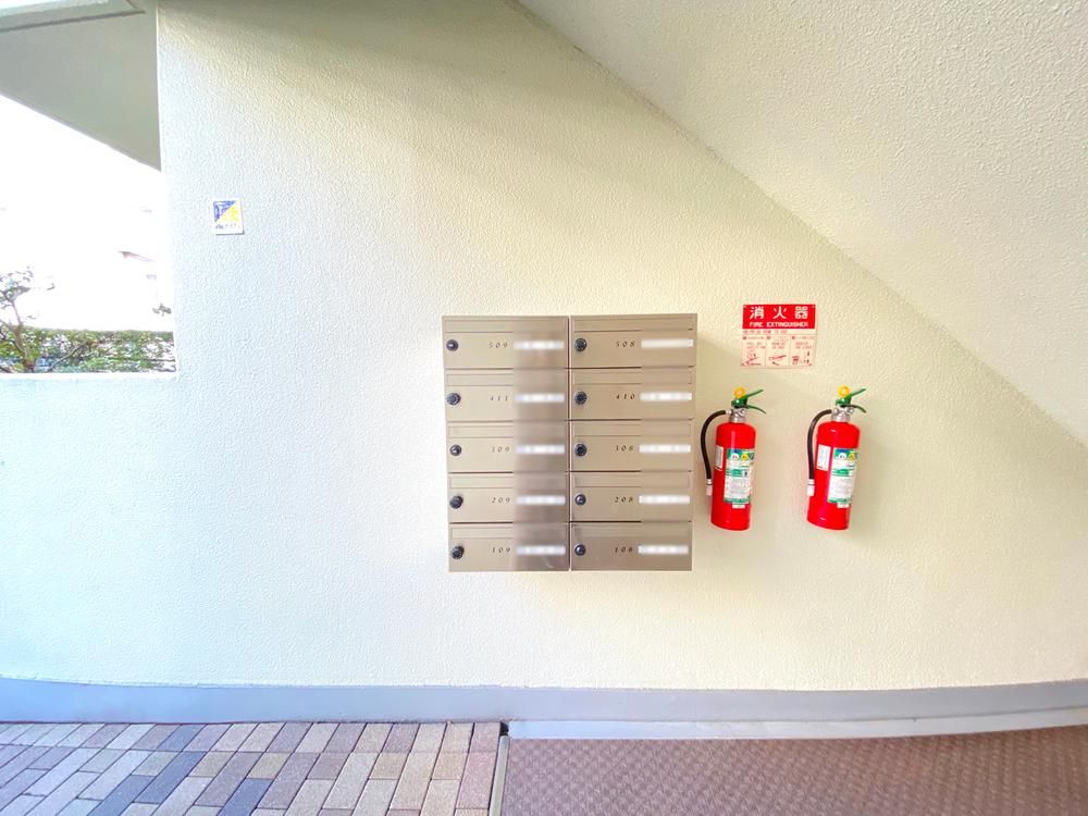 Renovated 4LDK Apartment for Sale near Kandaibashi-mae Station, Suita - Thumbnail 3