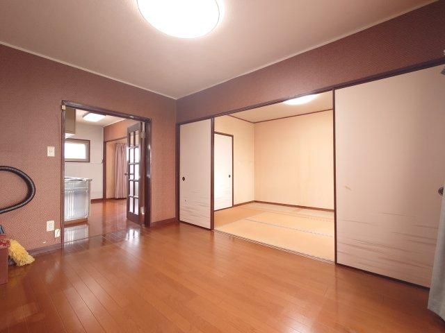 3DK Apartment for Sale in Isogo-ku, Yokohama - Thumbnail 3