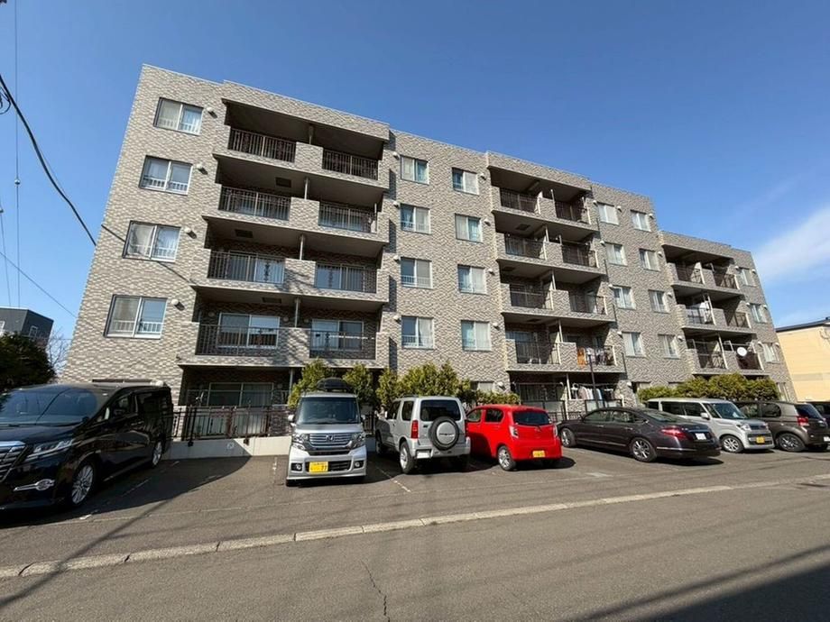 4LDK Apartment for Sale in Teine-ku, Sapporo, 83m² - Thumbnail 3