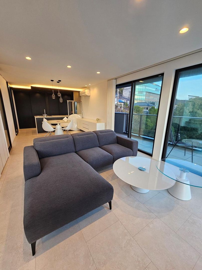 Newly Built 3-Story Home with Ocean and Mt. Fuji Views in Hayama - Thumbnail 3