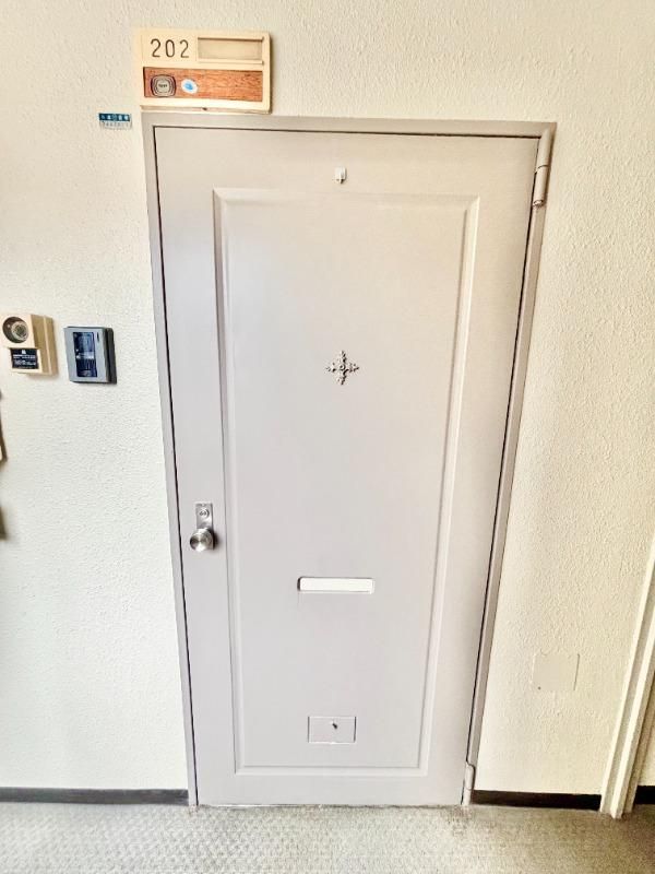 Renovated 2LDK+S Apartment for Sale in Sapporo Nishi Ward - Thumbnail 2
