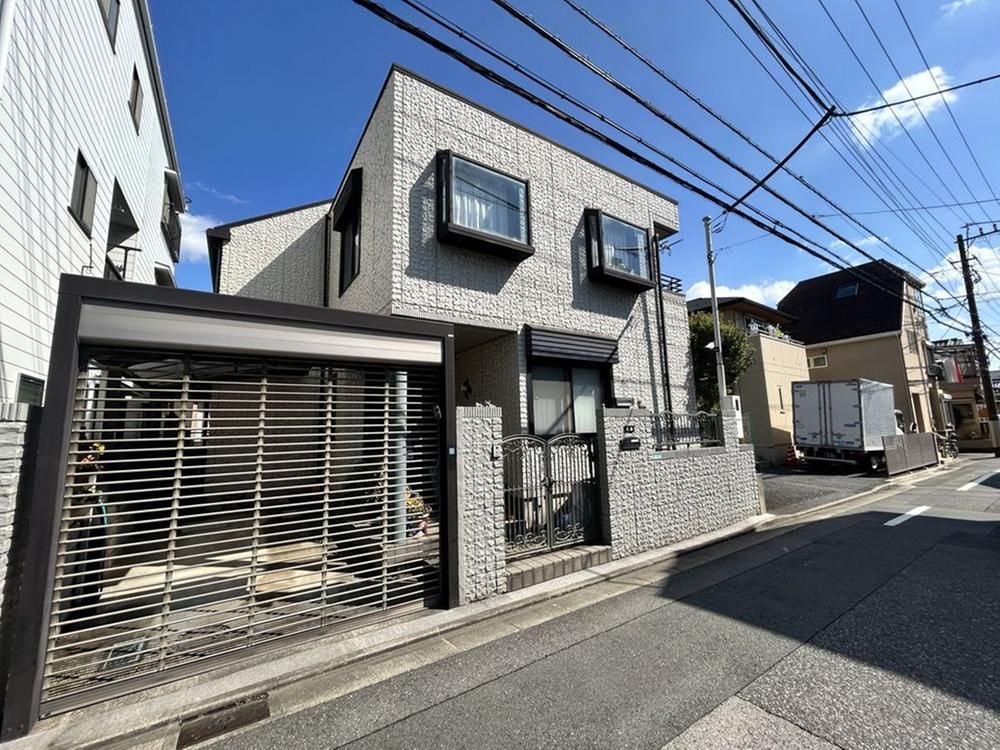 3LDK Custom-Built House for Sale in Edogawa, Tokyo - Image 1