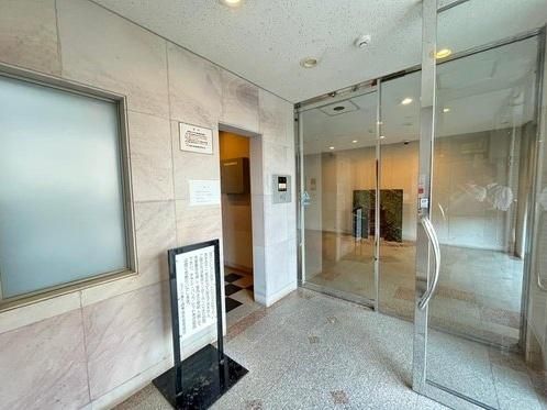 Fully Renovated 3LDK Apartment in Chigasaki with Parking and Garden - Thumbnail 4