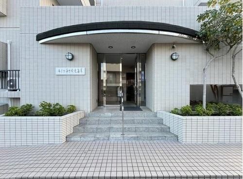 Fully Renovated 3LDK Apartment in Chigasaki with Parking and Garden - Thumbnail 3