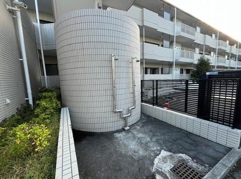 Fully Renovated 3LDK Apartment in Chigasaki with Parking and Garden - Thumbnail 2