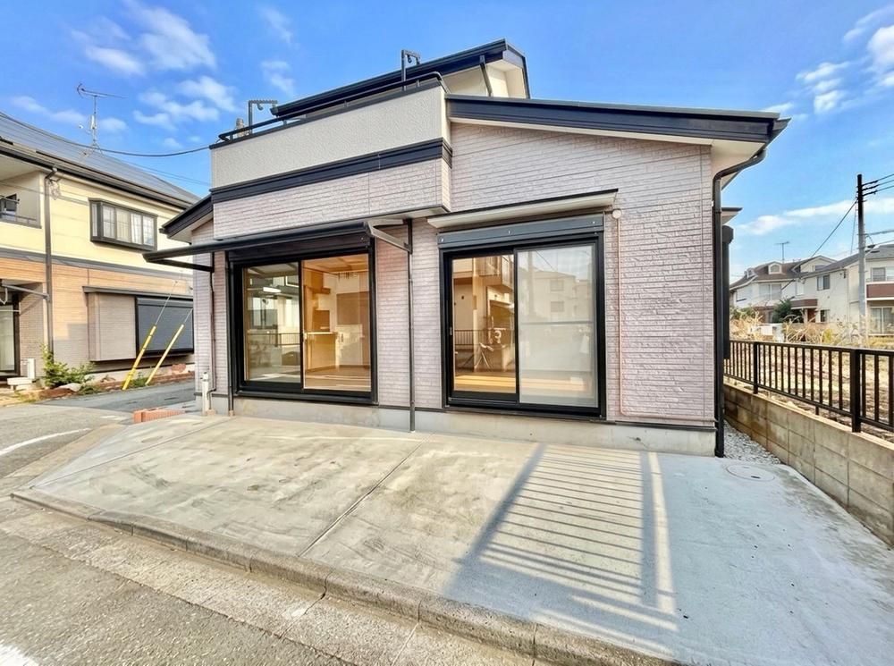 Renovated 2LDK House on Corner Lot in Fuchu, Tokyo - Thumbnail 2