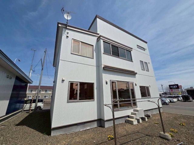 Spacious 6LDK+S Detached House on Corner Lot in Kushiro - Thumbnail 2