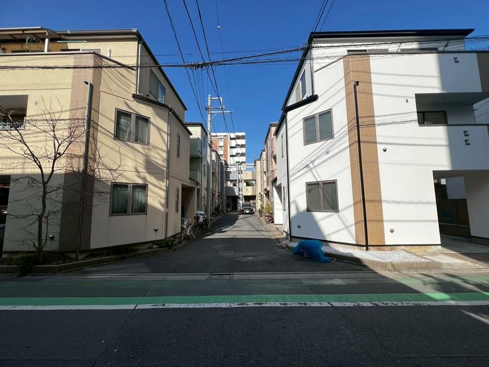 Renovated 4LDK Corner House in Katsushika, Tokyo - Thumbnail 2