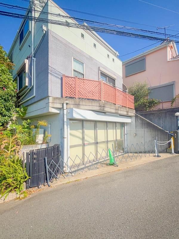 3LDK+S Detached House in Asahigaoka, Yokohama with 6-Car Garage - Thumbnail 2